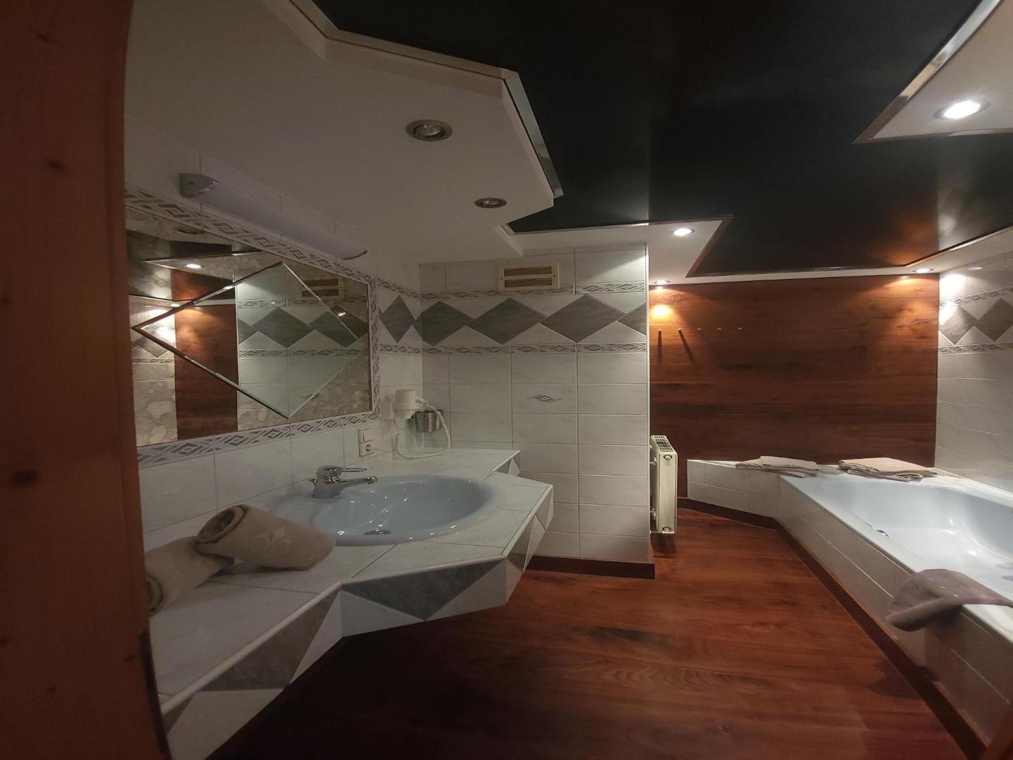 Apartment In Neukirchen With A Balcony Нойкірхен-ам-Гросфенедігер Екстер'єр фото
